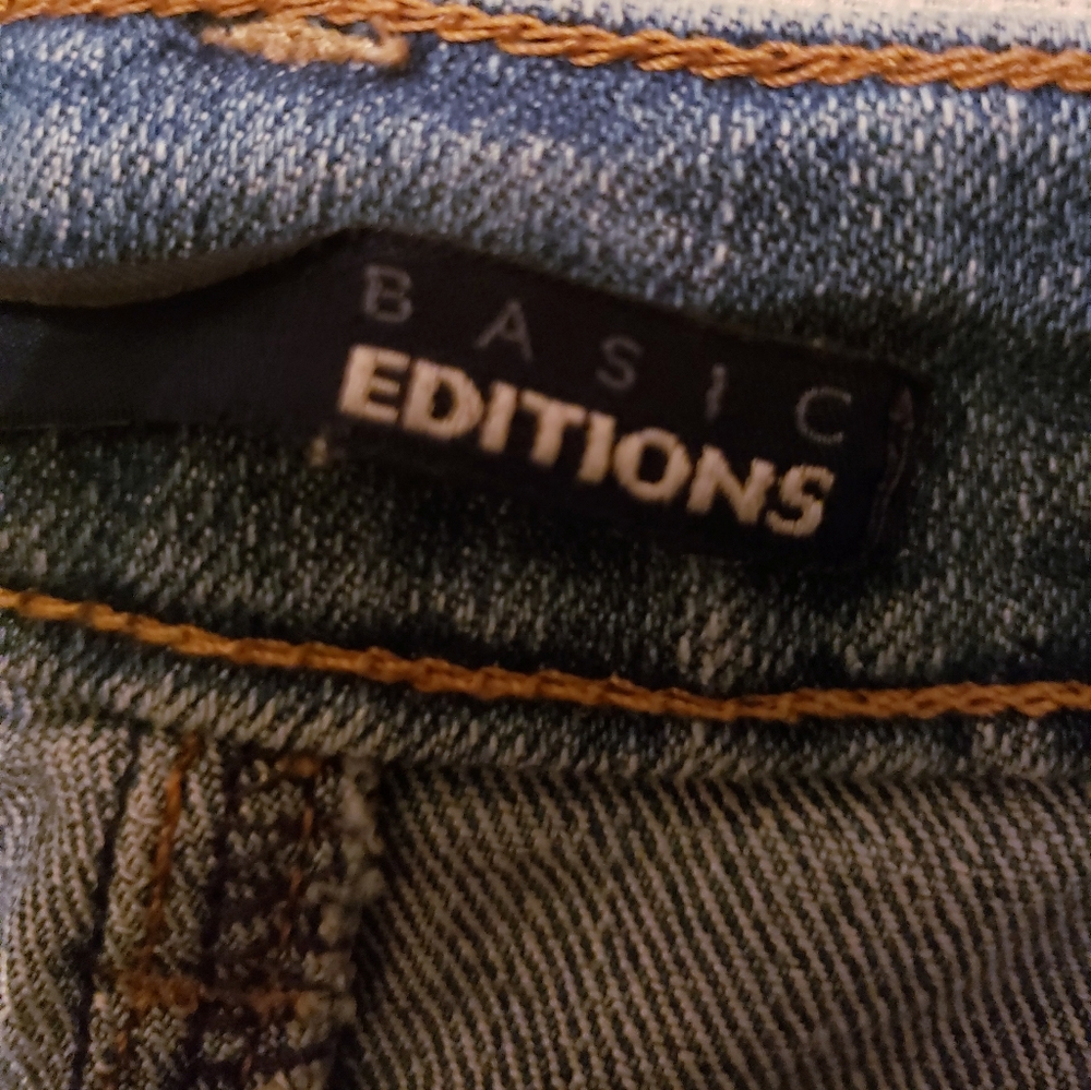 Basic Editions Mini skirt - Picture 2 of 3